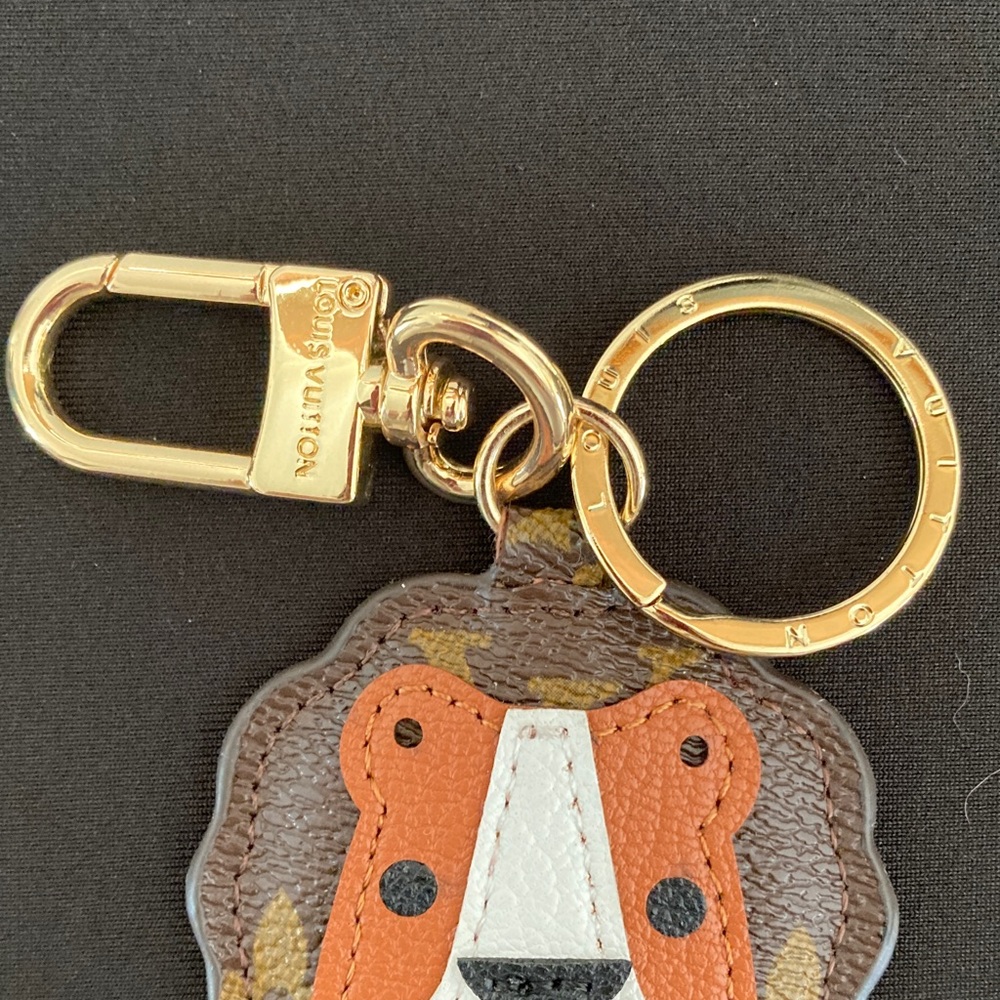 Louis Vuitton Brown Lion Keychain - Picture 5 of 5